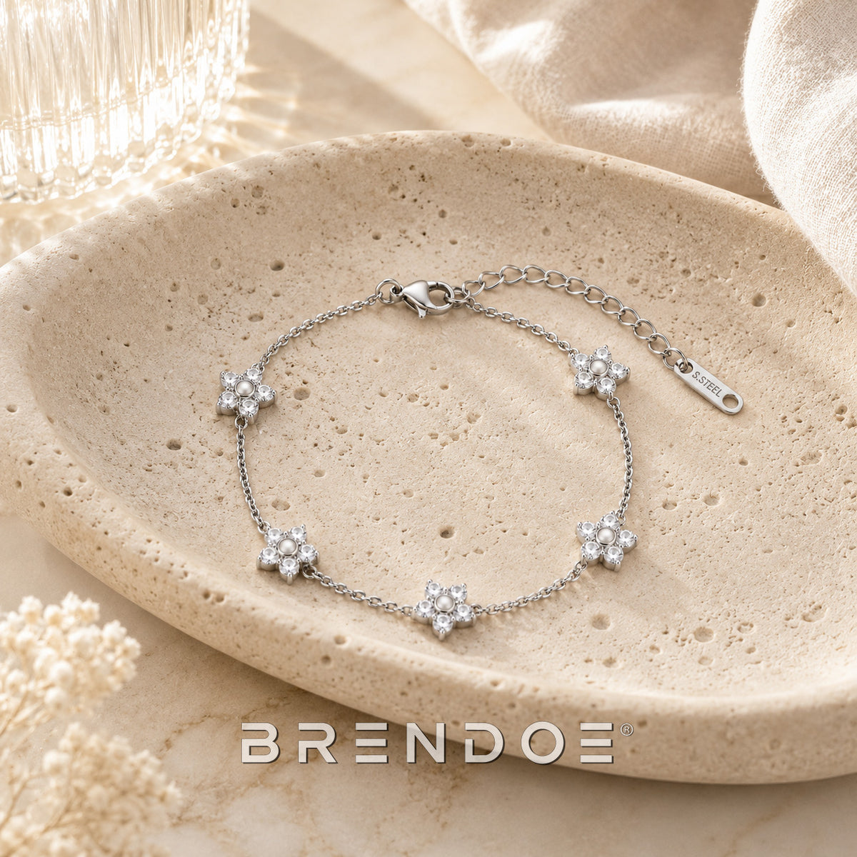 Zilverkleurige Bloemen Armband Dames – RVS Armband met Bloem Details – Verstelbaar