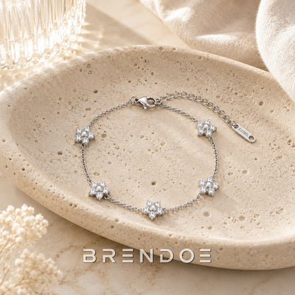 Zilverkleurige Bloemen Armband Dames – RVS Armband met Bloem Details – Verstelbaar
