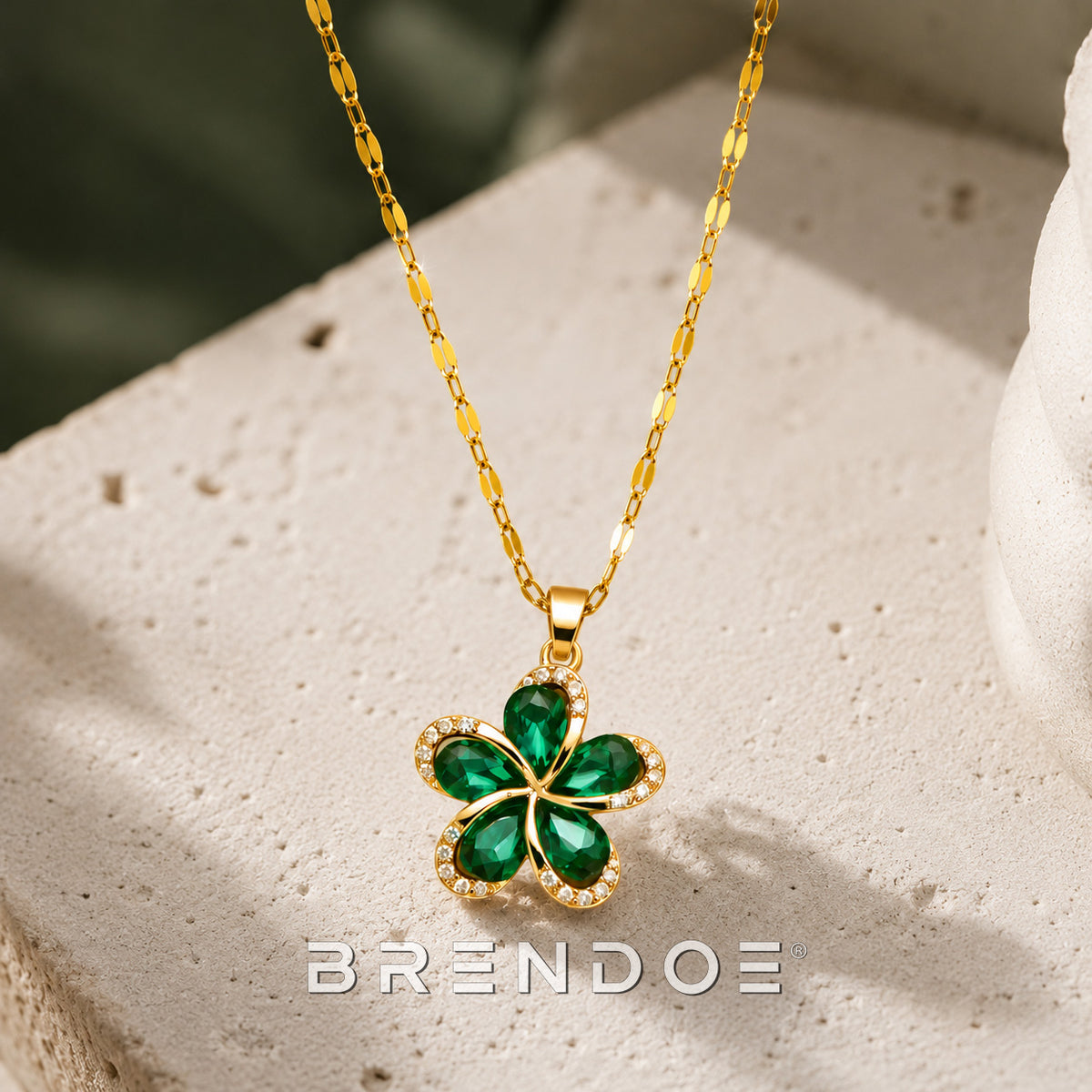 Goudkleurige Bloem Ketting Dames – Afneembare Groene Bloemhanger – Verstelbare RVS Ketting